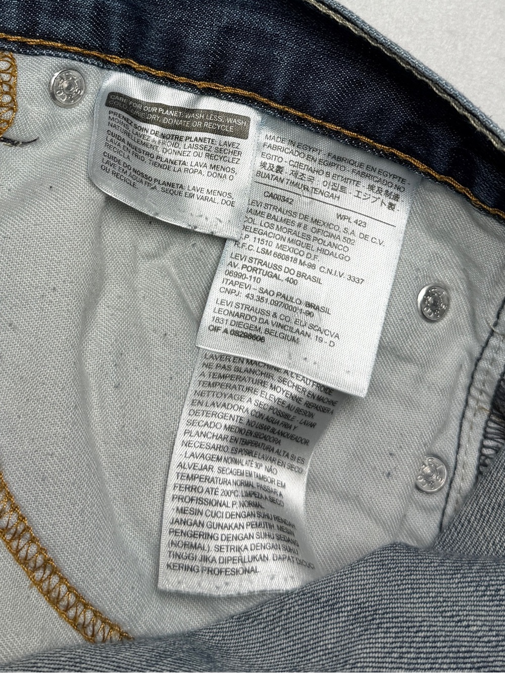 Levi's 514 Straight Fit Jeans Medium Wash Actual Size 32X31 READ DESCRIPTION - Picture 13 of 15